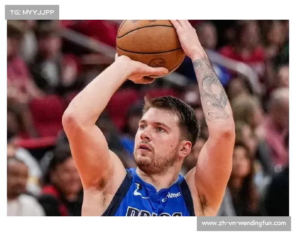 东契奇持球突破灵巧抛投命中并成功制造加罚机会助力球队逆转 东契奇持球突破灵巧抛投命中并成功制造加罚机会助力球队逆转